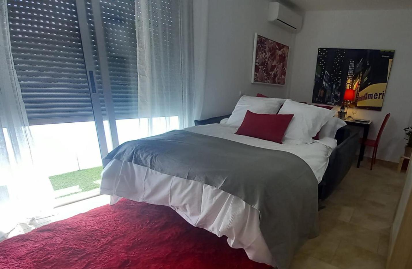 El Estudio De Mariposas,sofa Cama , Cocina Y Bano Apartment *