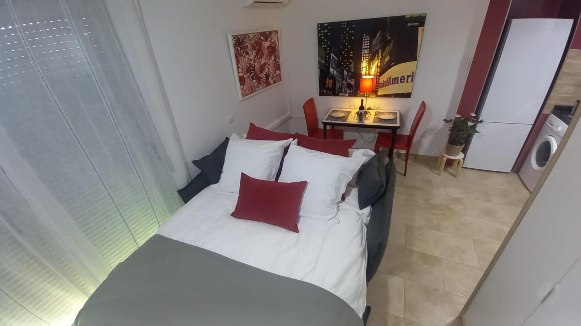 El Estudio De Mariposas,sofa Cama , Cocina Y Bano * Partida de La Canada