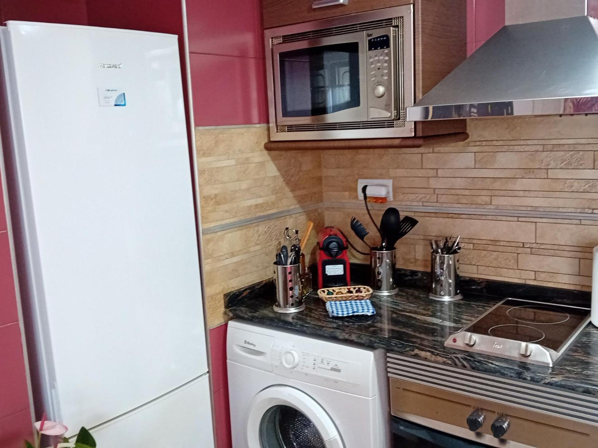 El Estudio De Mariposas,sofa Cama , Cocina Y Bano * Partida de La Canada