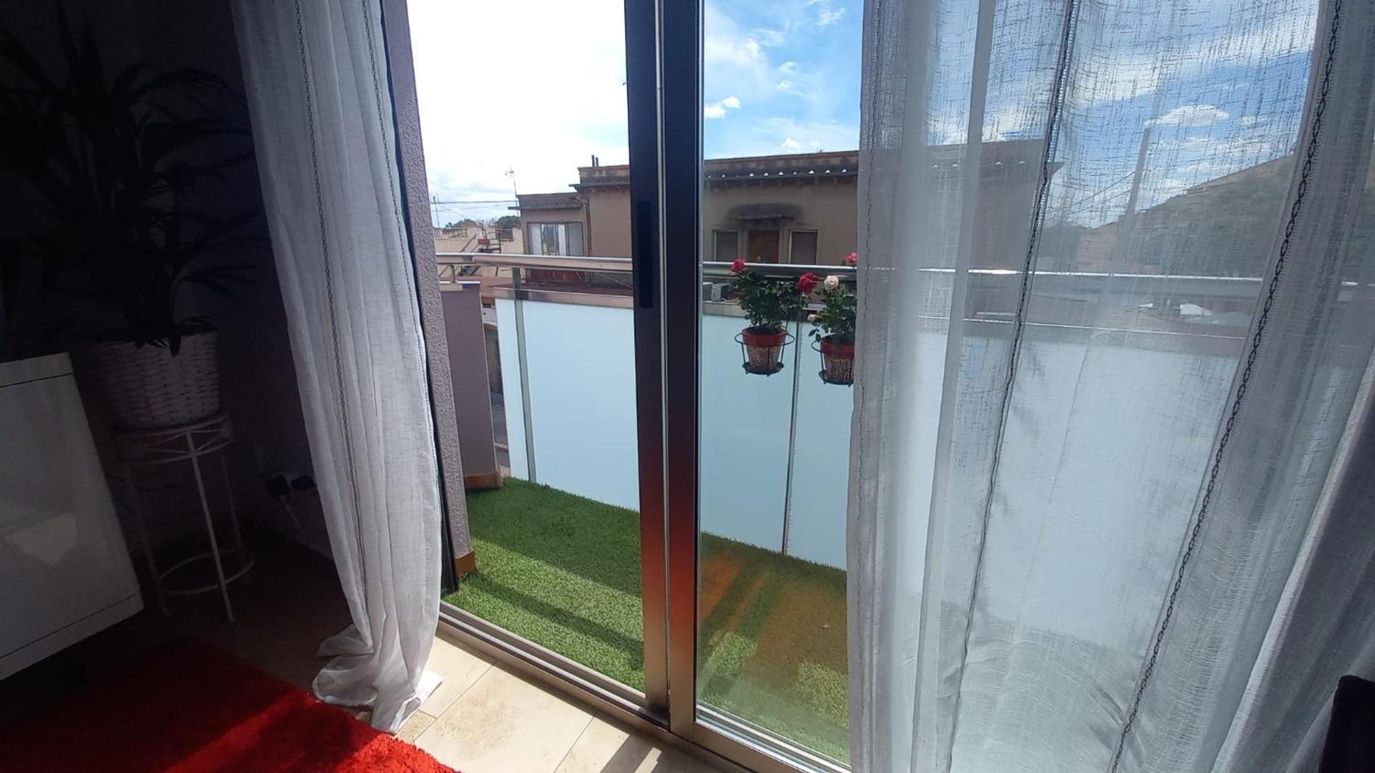 El Estudio De Mariposas,sofa Cama , Cocina Y Bano Partida de La Canada
